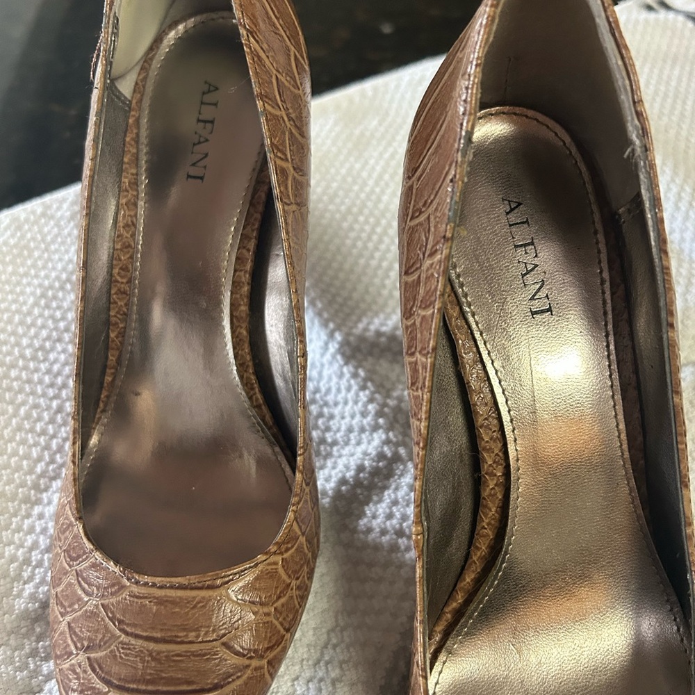 Alfani Women's Tan Pumps